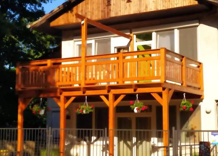 Toelgyfa Vendeghaz بيت ضيافة بالاتونزيبيد
